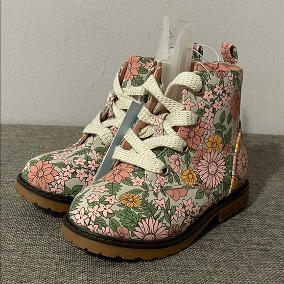 ❌SOLD❌ Cat & Jack Giovanna Floral Zipper Combat Boots - Picture 1 of 3